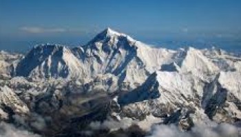 Lobuche Peak Climbing Via Everest Base Camp 20 Days